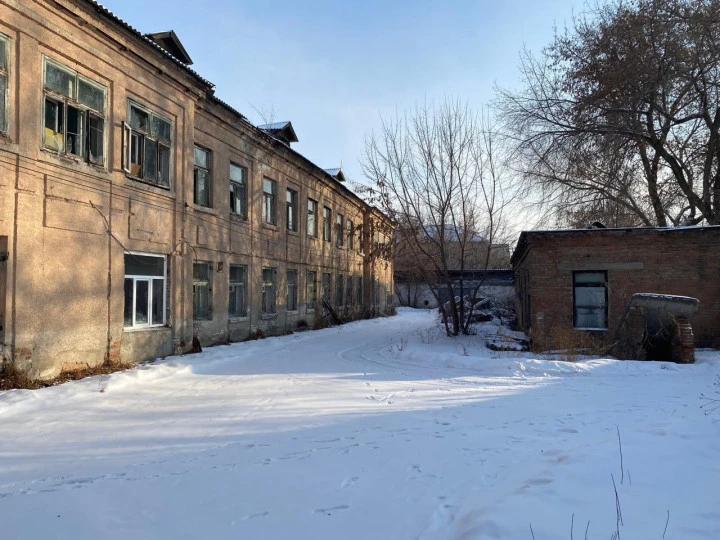 Продаются 2 (два) Здания и 3 (три) нежилых помещения,               г. Красноярск, ул. Малиновского, 19